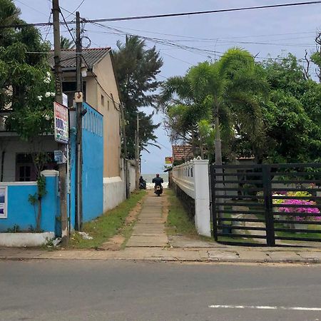 Rivinson Hotel Negombo Buitenkant foto