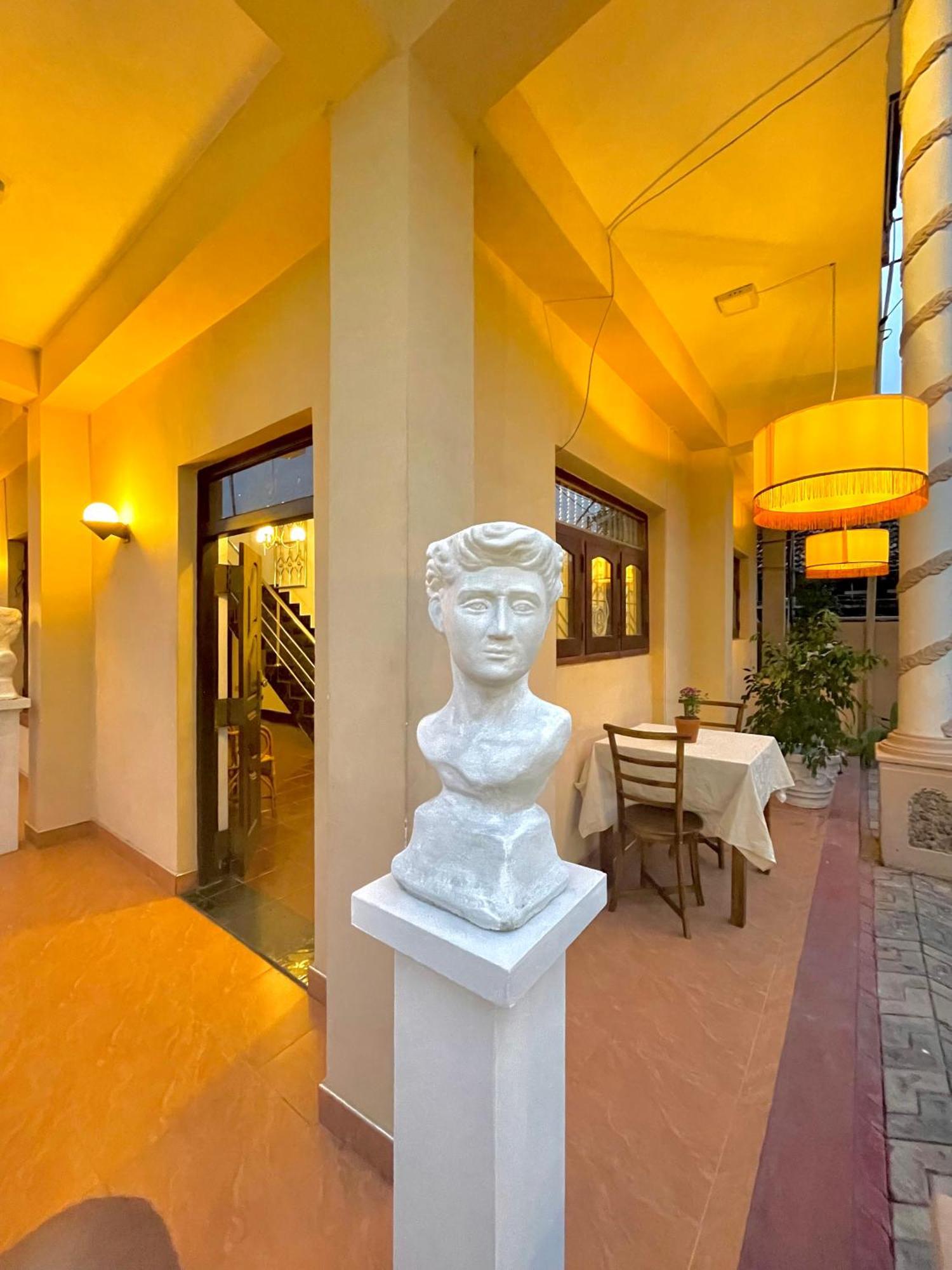 Rivinson Hotel Negombo Buitenkant foto