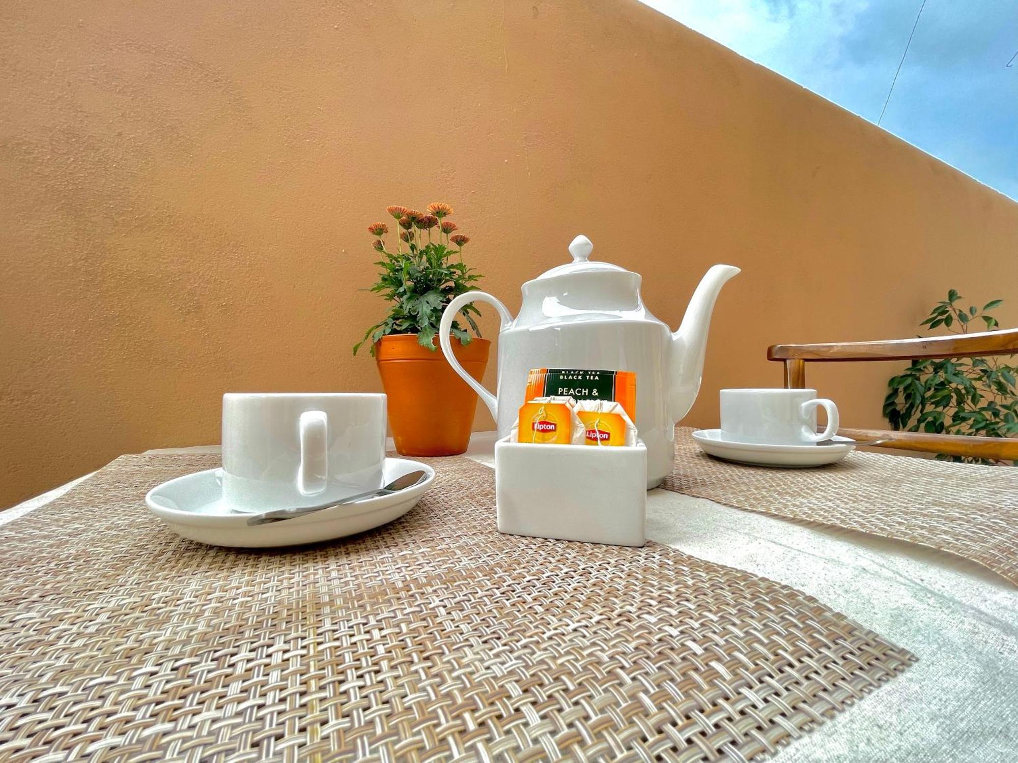 Rivinson Hotel Negombo Buitenkant foto