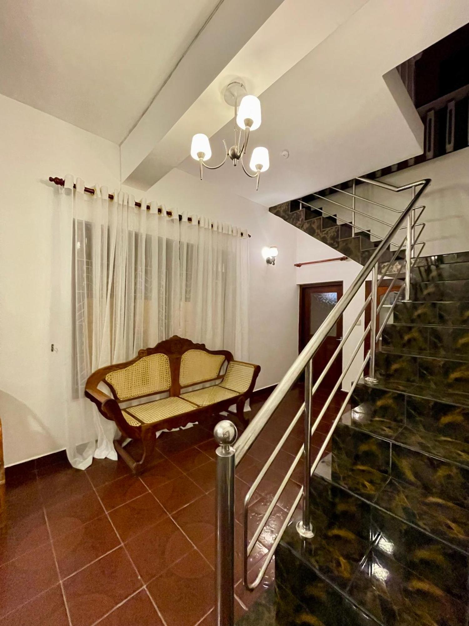 Rivinson Hotel Negombo Buitenkant foto