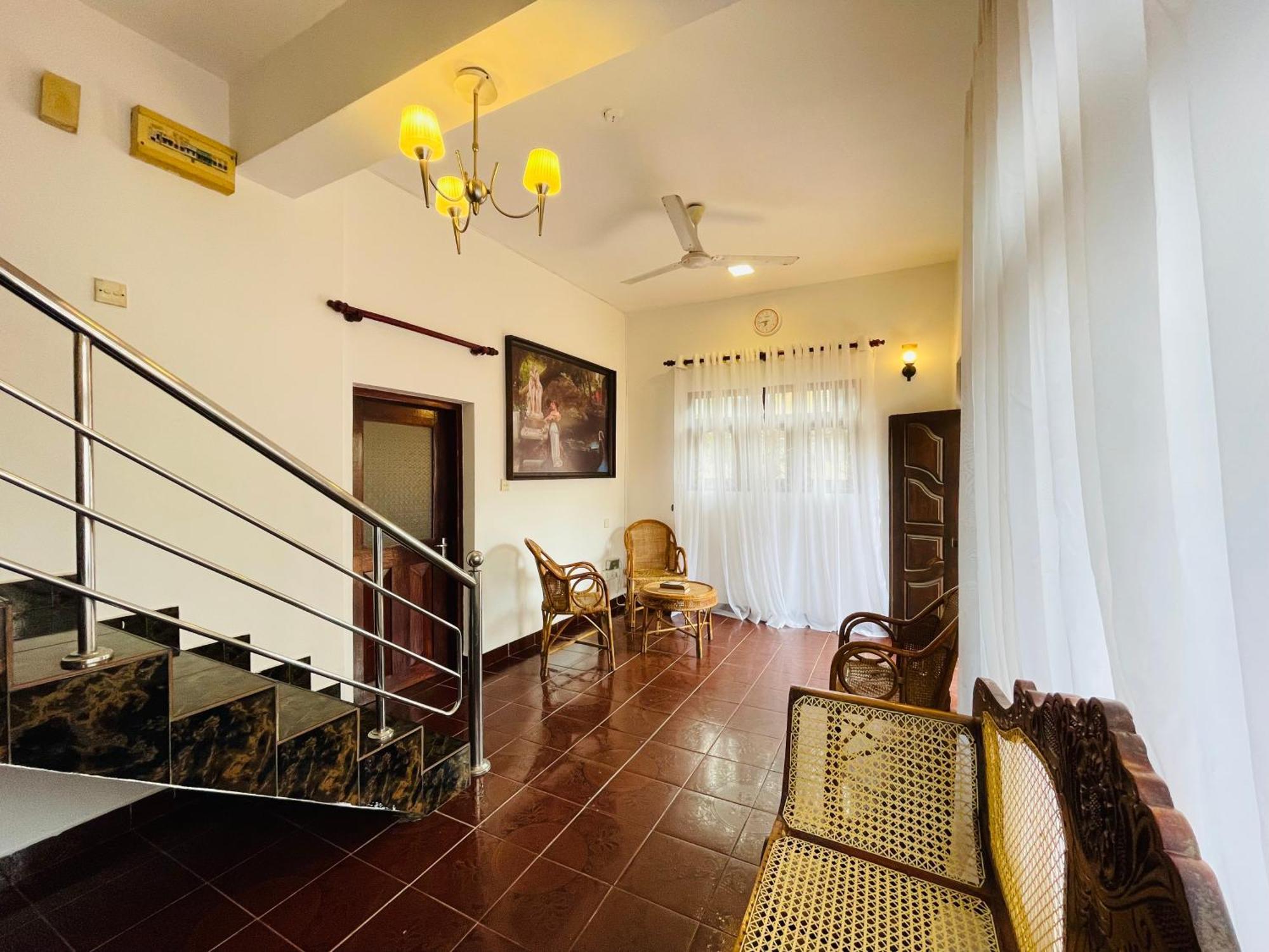 Rivinson Hotel Negombo Buitenkant foto
