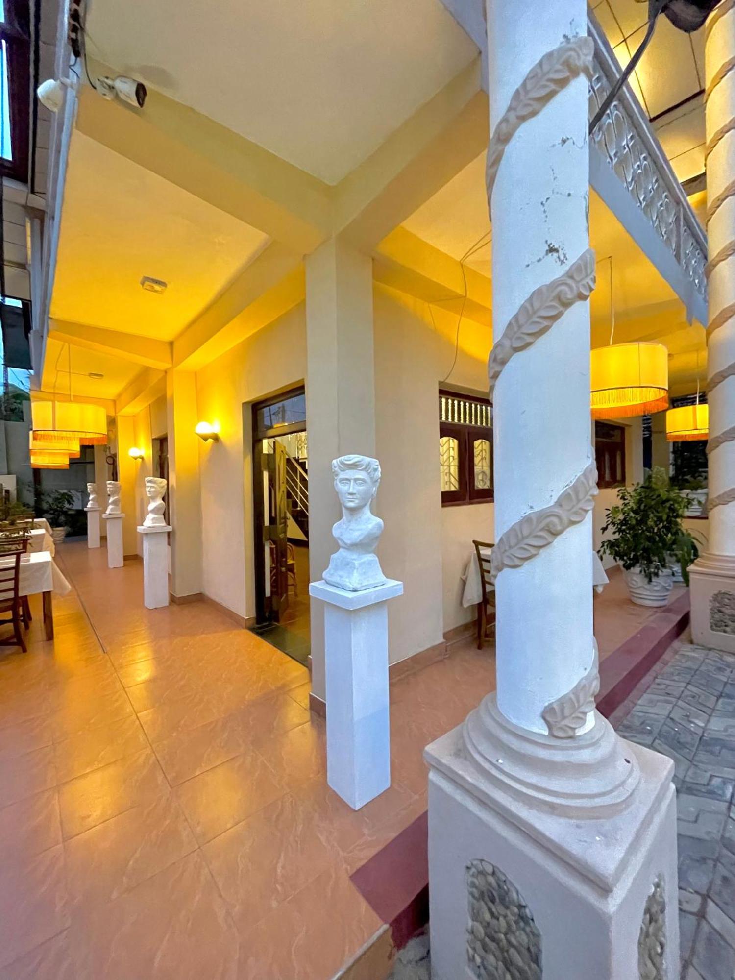 Rivinson Hotel Negombo Buitenkant foto
