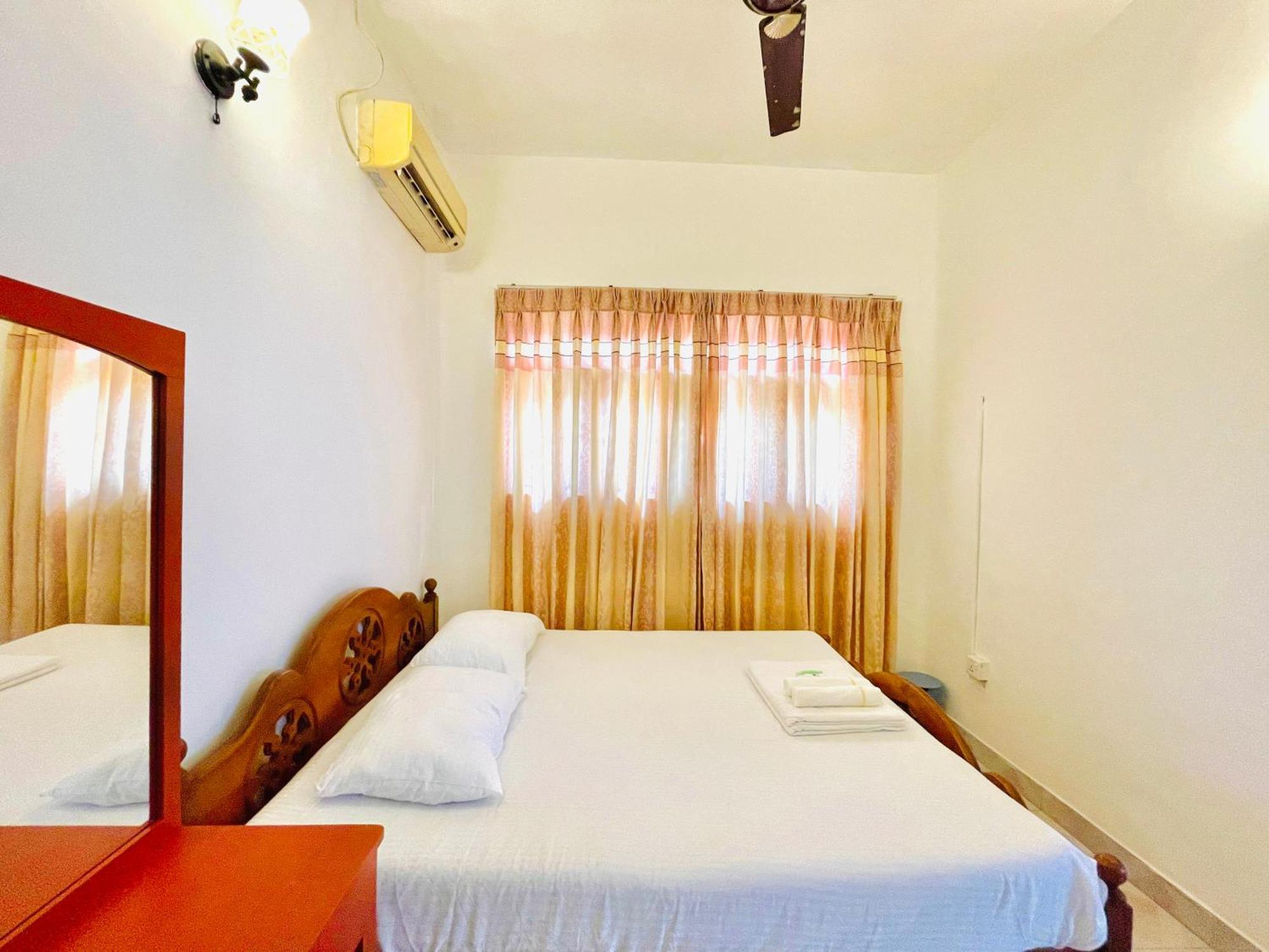 Rivinson Hotel Negombo Buitenkant foto
