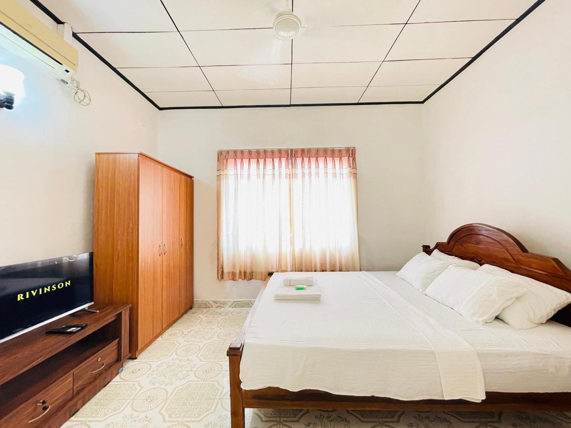 Rivinson Hotel Negombo Buitenkant foto